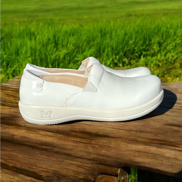 Alegria Shoes - Alegria Keli Pro Women’s Size 9 White Walking Slip On Clogs.